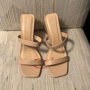 NWT Beige Strappy Heel